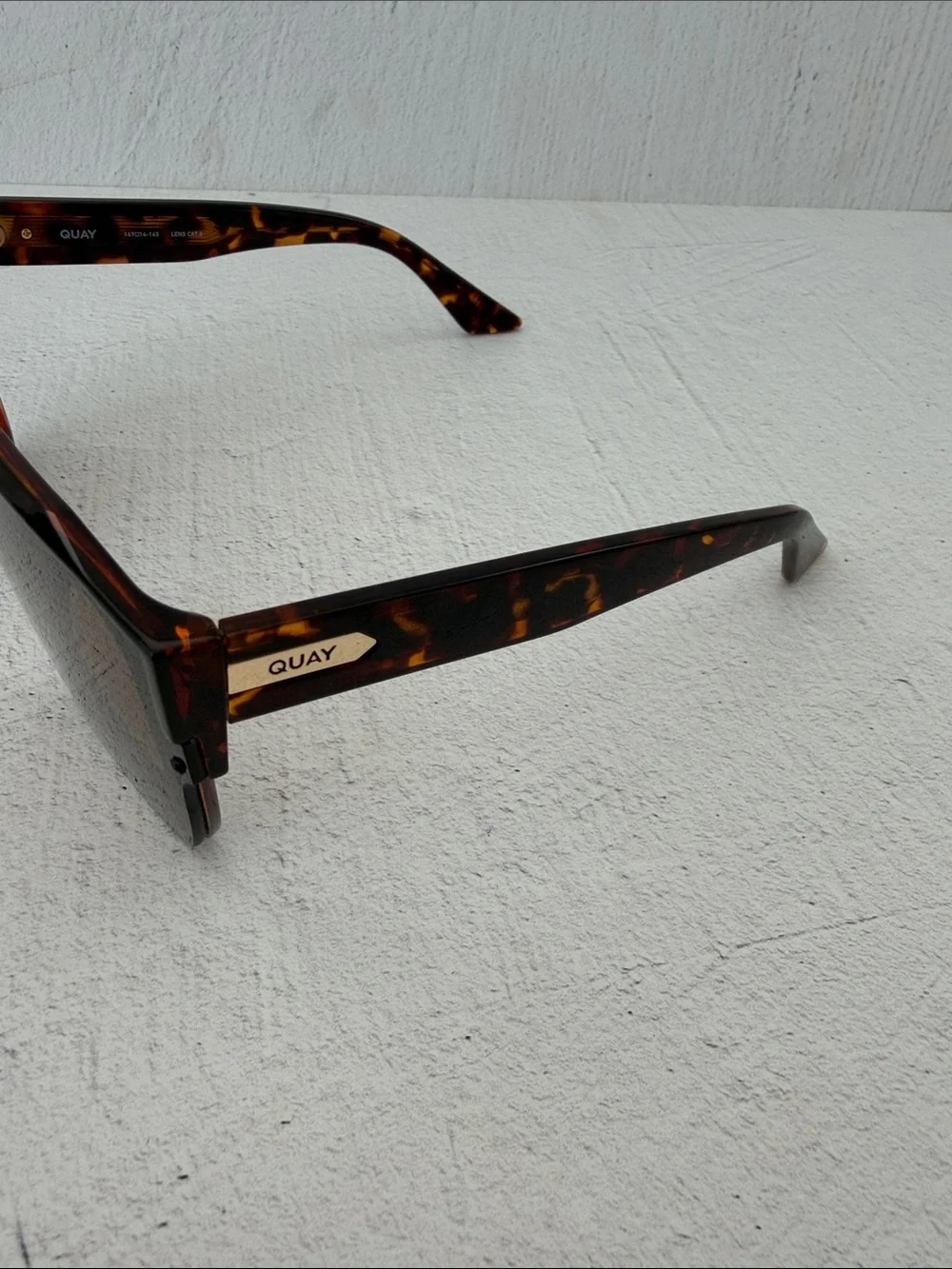 Quay TEMPO Dark Tortoise Frame / Brown Lens
